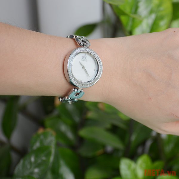 Mặt đồng hồ nhỏ gọn sang trọng