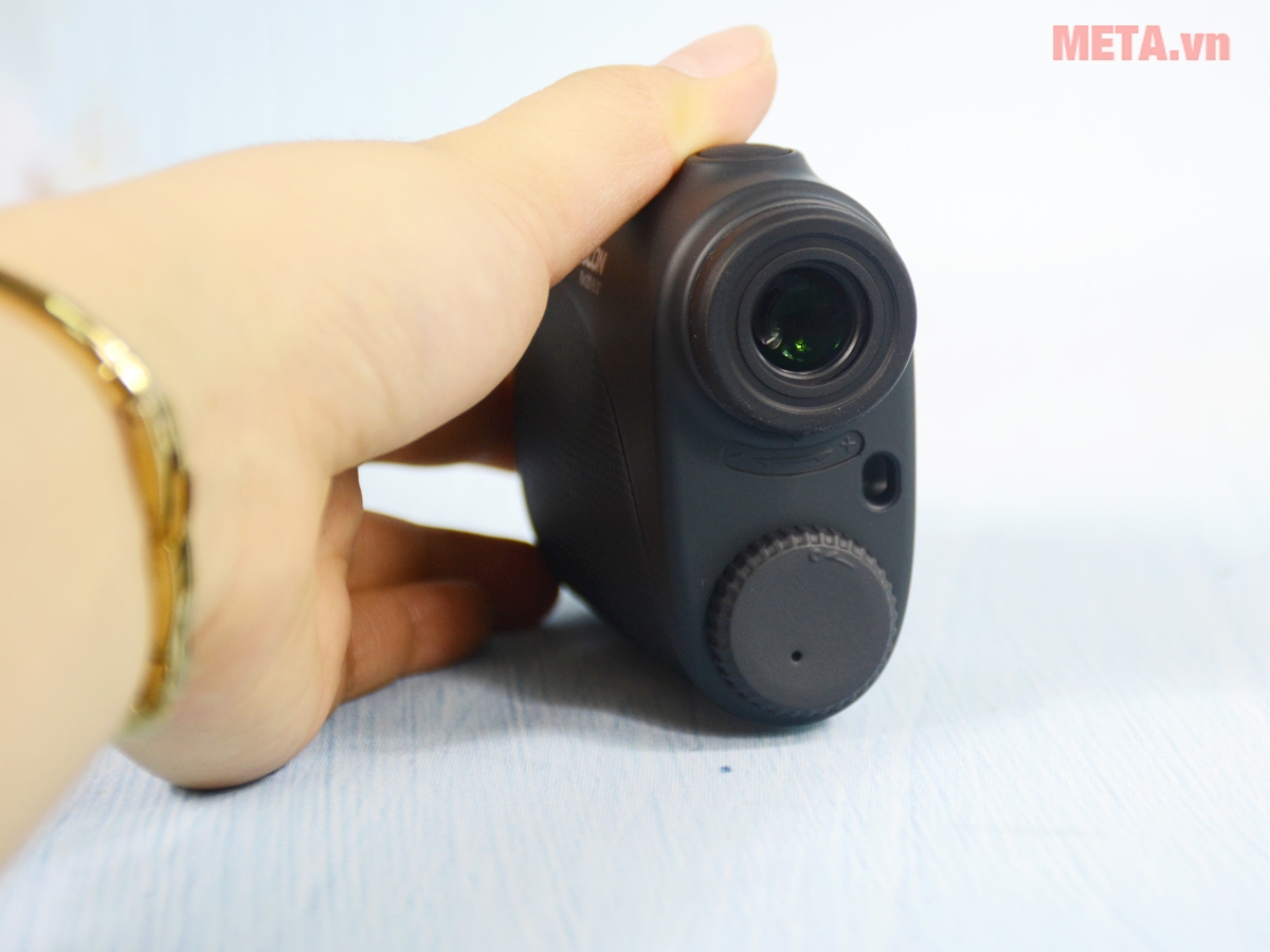 Ống nhòm golf đo khoảng cách