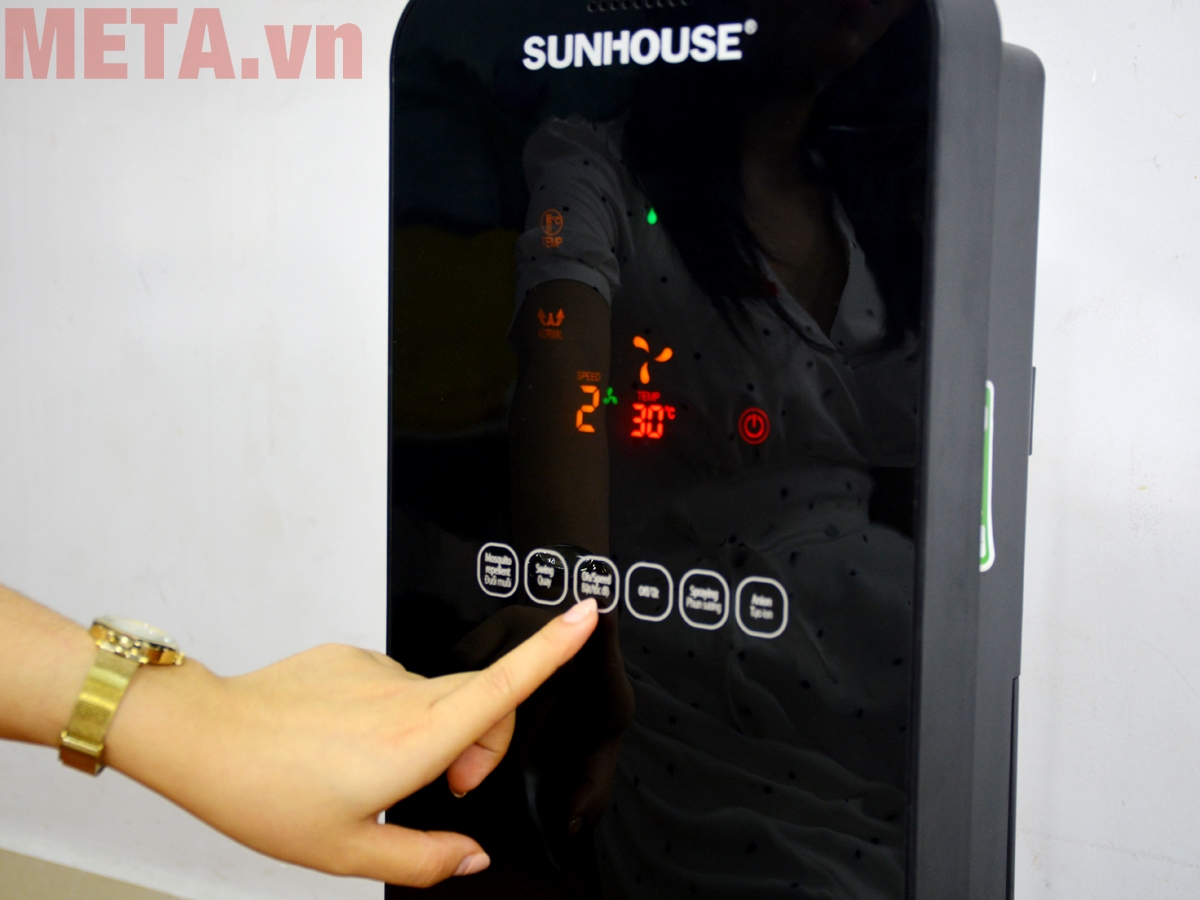 Quạt phun sương Sunhouse SHD7823 với chế độ tạo ion sạch