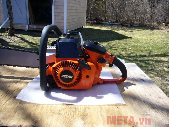 Máy cưa xích gỗ