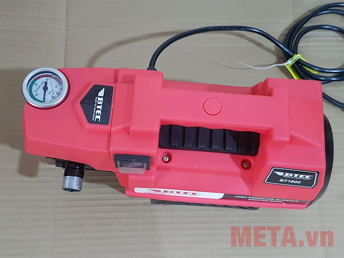 máy rửa xe tự hút