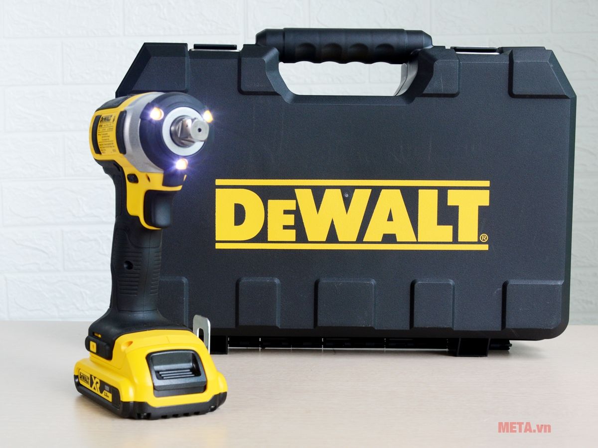 Máy vặn vít dùng pin Dewalt 