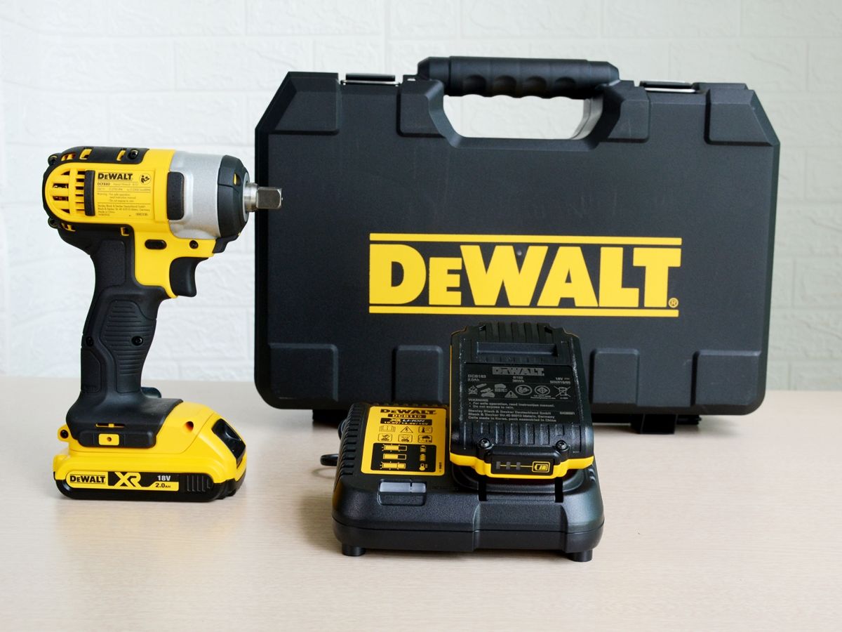 Máy vặn vít dùng pin Dewalt DCF880D2 