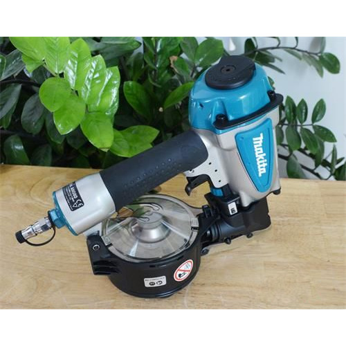 Máy bắn đinh Makita AN560