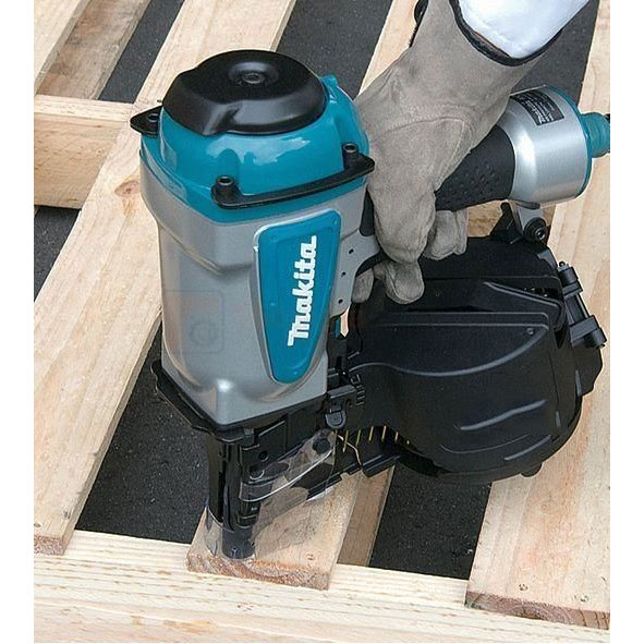 Máy bắn đinh Makita AN760