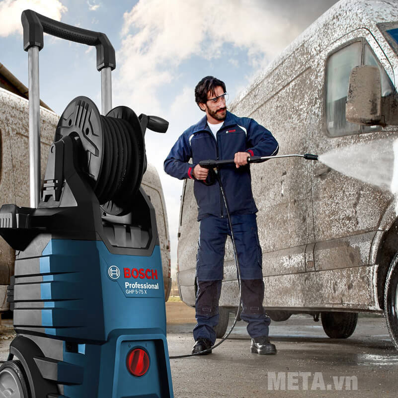 Máy rửa xe ô tô