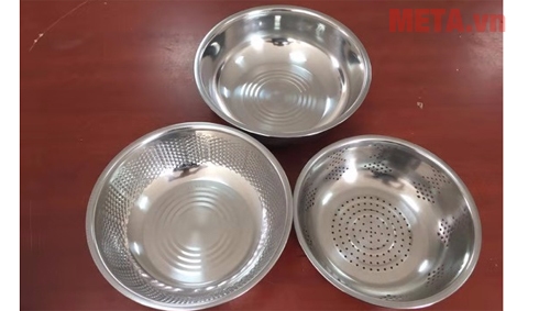 Bộ 3 rổ inox cỡ trung bình cho bạn đựng được nhiều thực phẩm rất tiện dụng