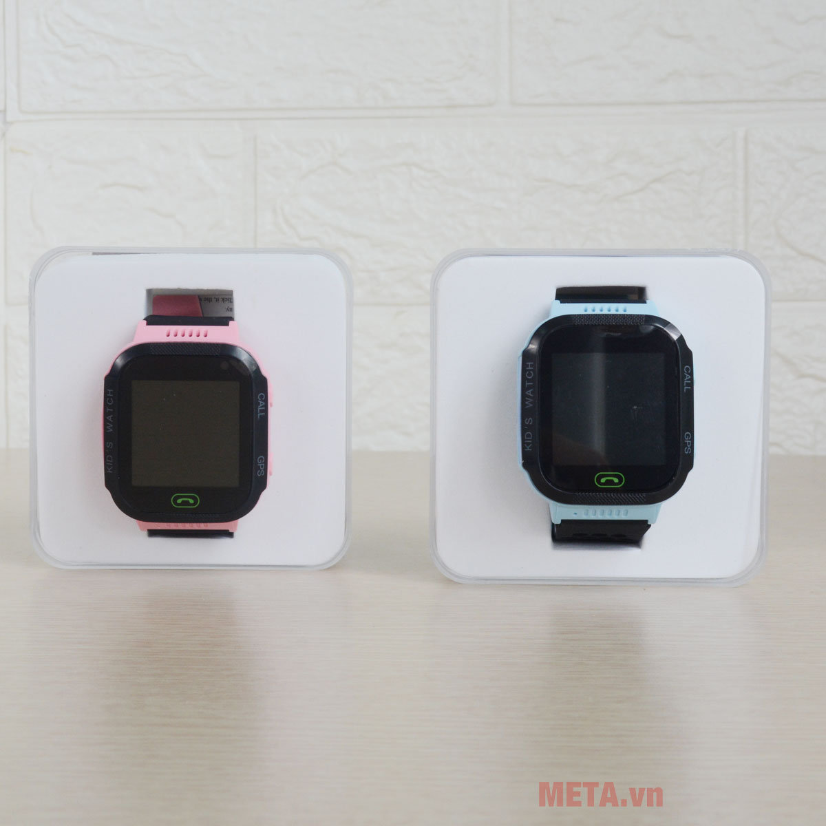 Đồng hồ định vị có 2 màu hồng và xanh Màu sắc Đồng hồ định vị