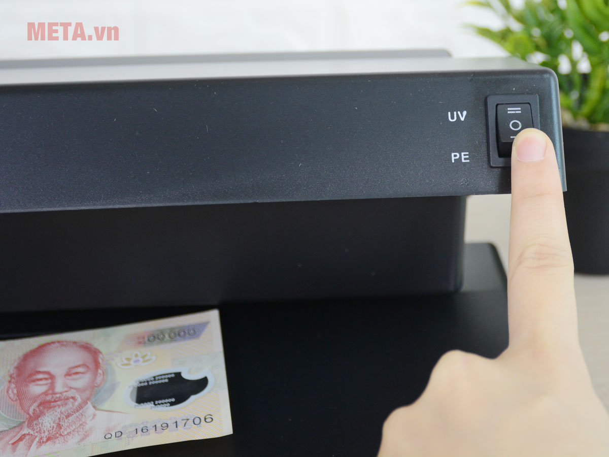 Máy soi tiền ngoại tệ giả