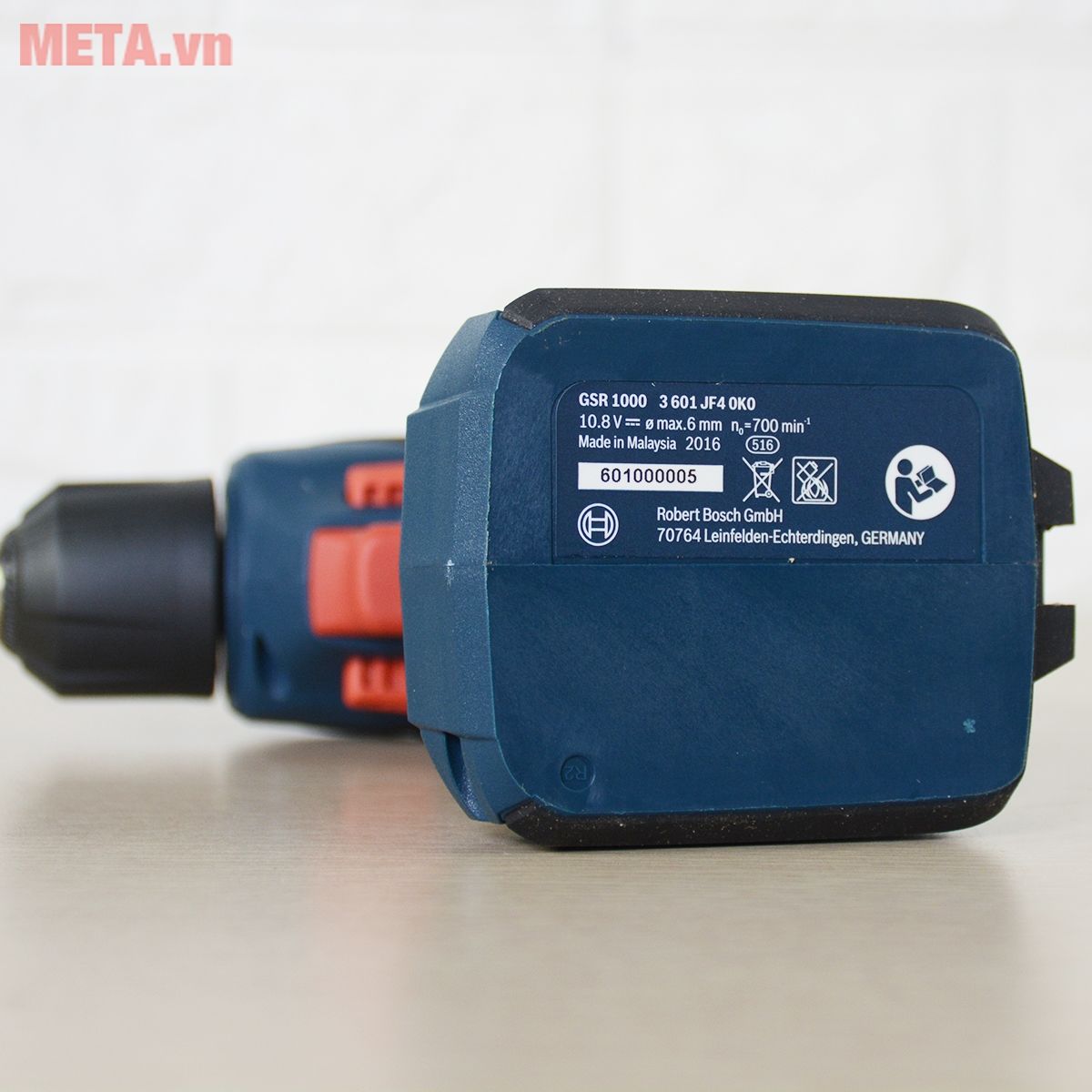 Máy khoan vặn vít Bosch GSR 1000 với nút công tắc tiện lợi 