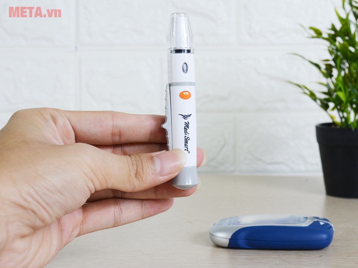 Máy đo đường huyết MediSmart Sapphire có túi đựng giúp bảo quản máy tốt hơn Máy đo đường huyết MediSmart Sapphire có túi đựng giúp bảo quản máy tốt hơn