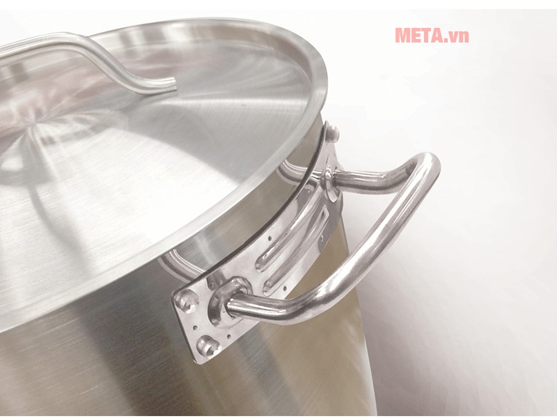 Quai cầm bằng inox chắc chắn Nồi luộc gà