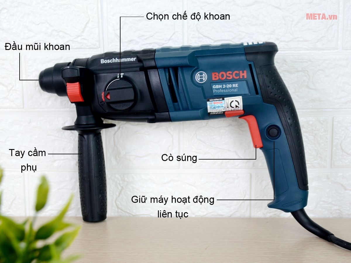 Máy khoan búa Bosch GBH 2-20RE có dây điện dài, bọc chắc chắn.