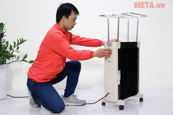 Máy sưởi dầu FujiE OFR6509 có thể lắp ráp giá treo rất đơn giản 