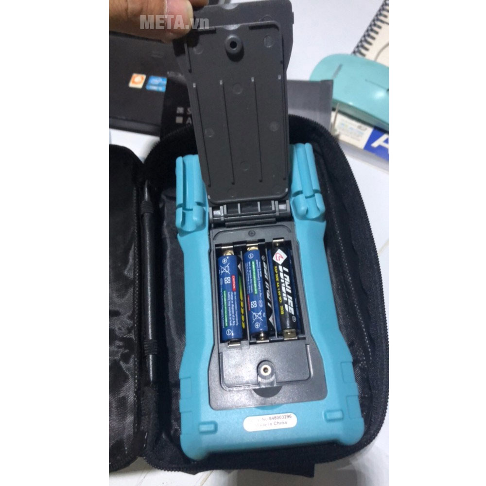 Đồng hồ vạn năng số Zoyi ZT-M0 sử dụng 3 pin AA