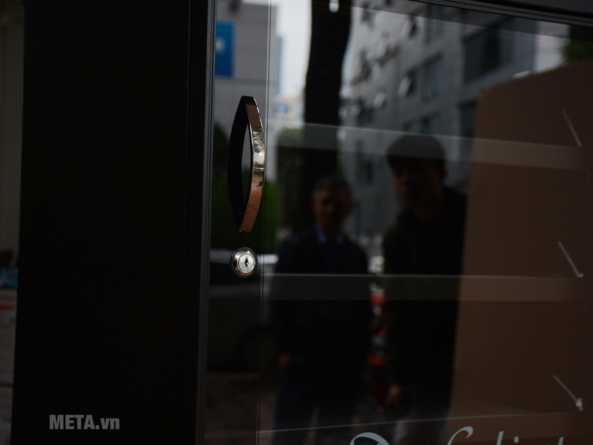 Tủ chống ẩm có khóa