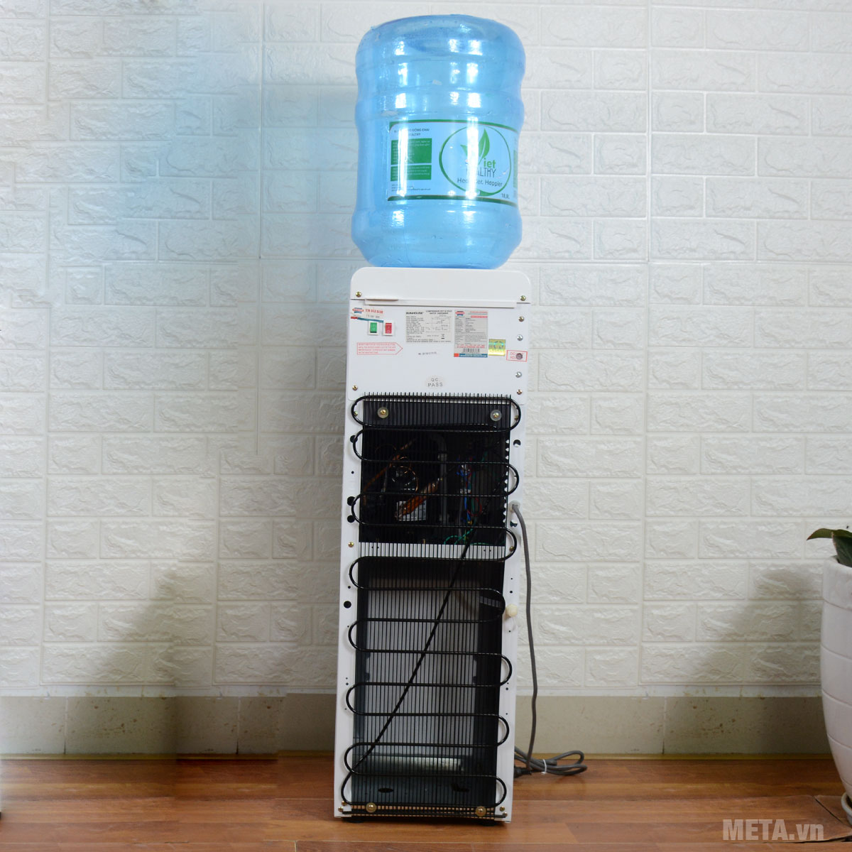 Mặt sau cây nước nóng lạnh Sunhouse