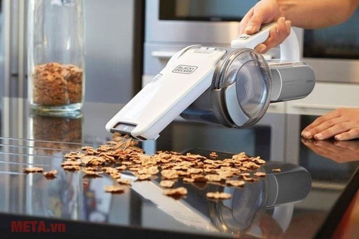 Máy hút bụi dùng pin Black&Decker PV1820L