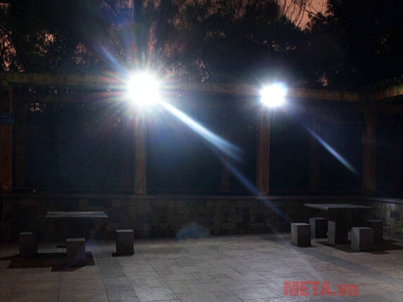 Đèn đường năng lượng mặt trời