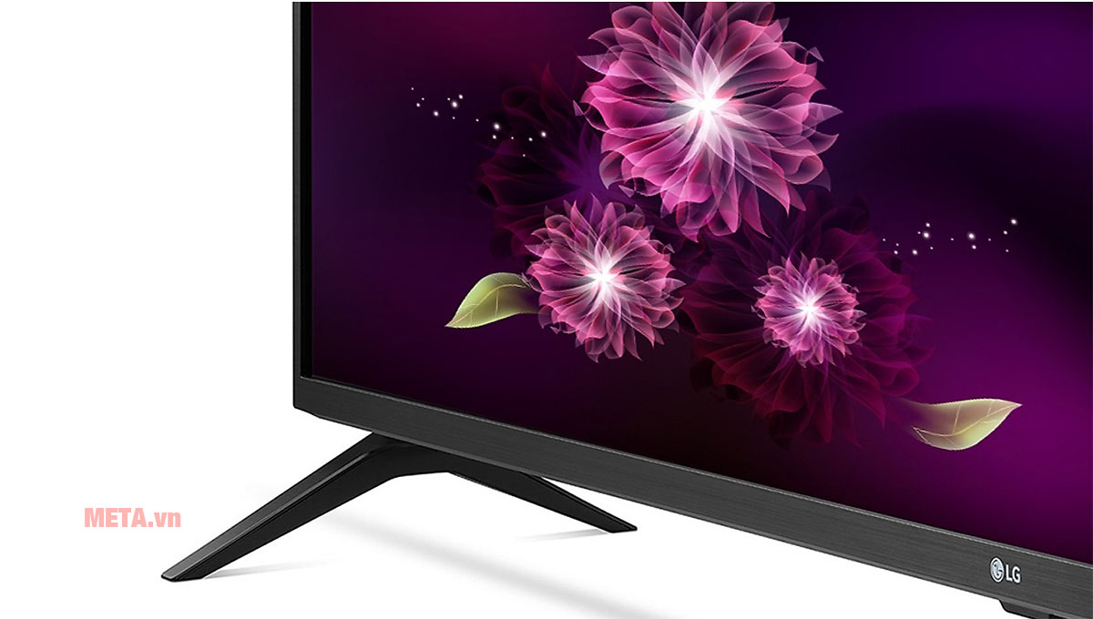 Chân đế chắc chắn giúp TV đứng vững trên mọi mặt phẳng