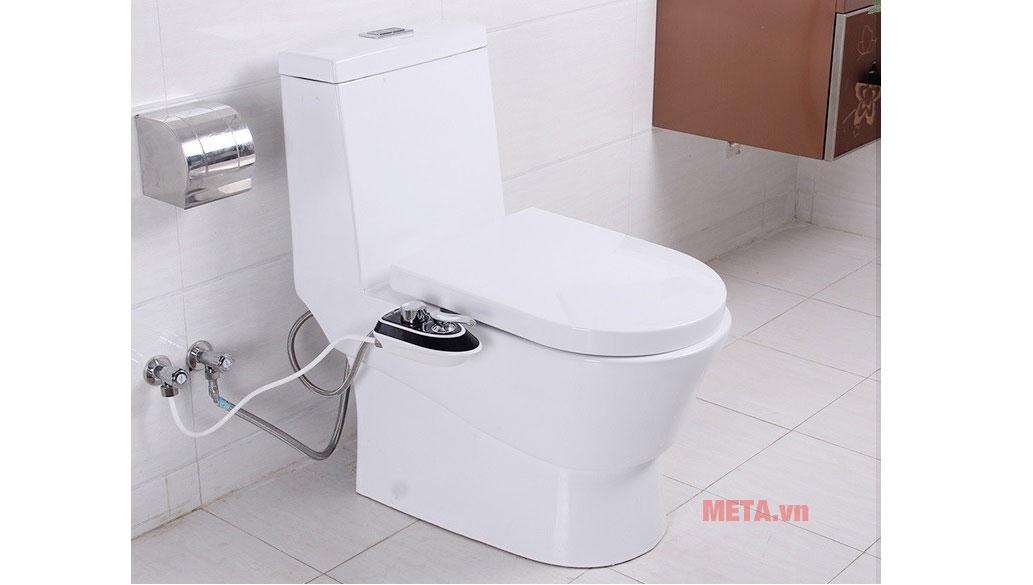 Thiết bị vệ sinh 2 vòi phun Fujishan Bidet LKB-810 sau khi lắp đặt 