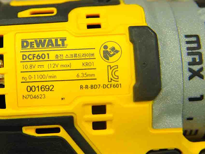 Máy bắt vít Dewalt