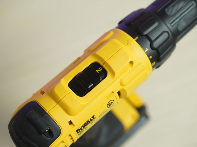 Máy khoan pin Dewalt