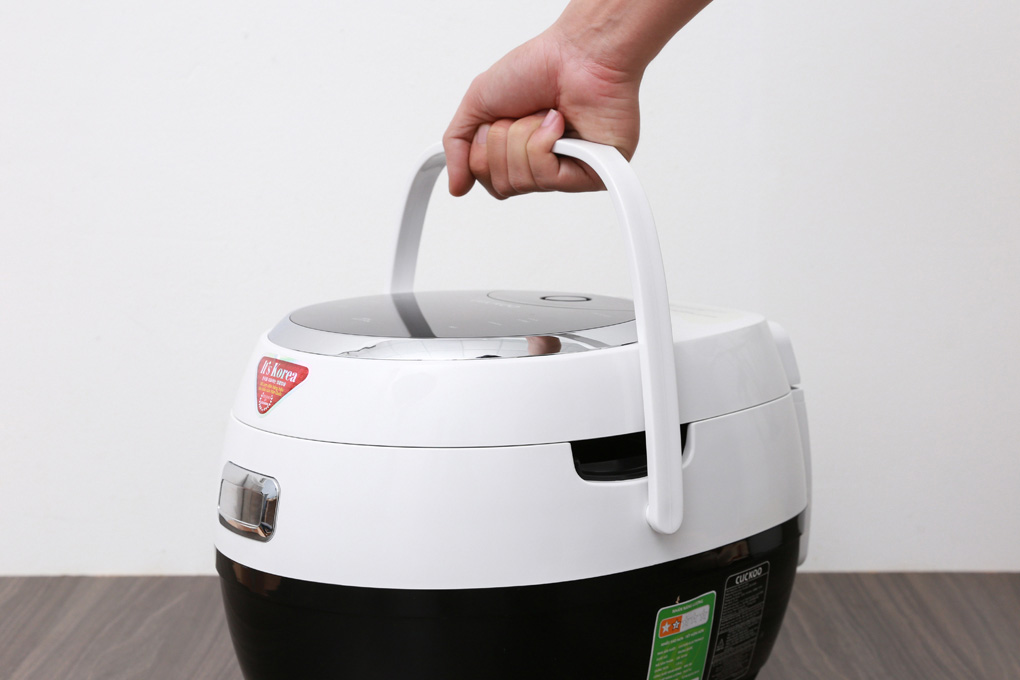 Cuckoo CR-1010F có quai xách chắc chắn