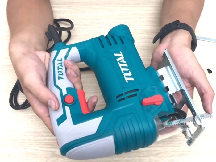 Máy cưa lọng kim loại