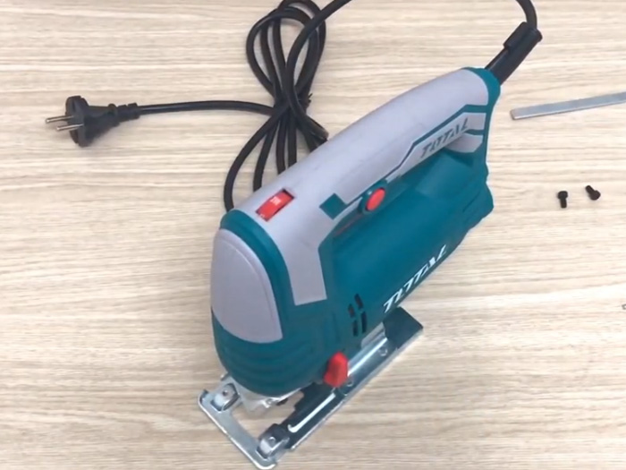 Máy cưa lọng điều tốc