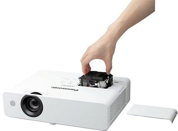 Máy chiếu Panasonic PT-LB305