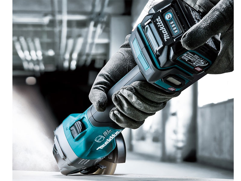 Makita GA005GM201 40V 