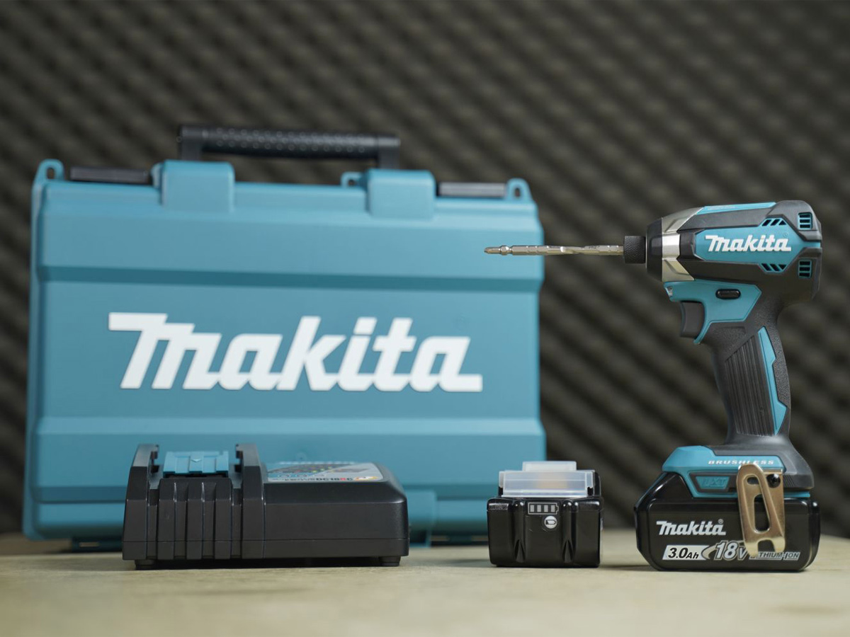 Máy bắt vít Makita  