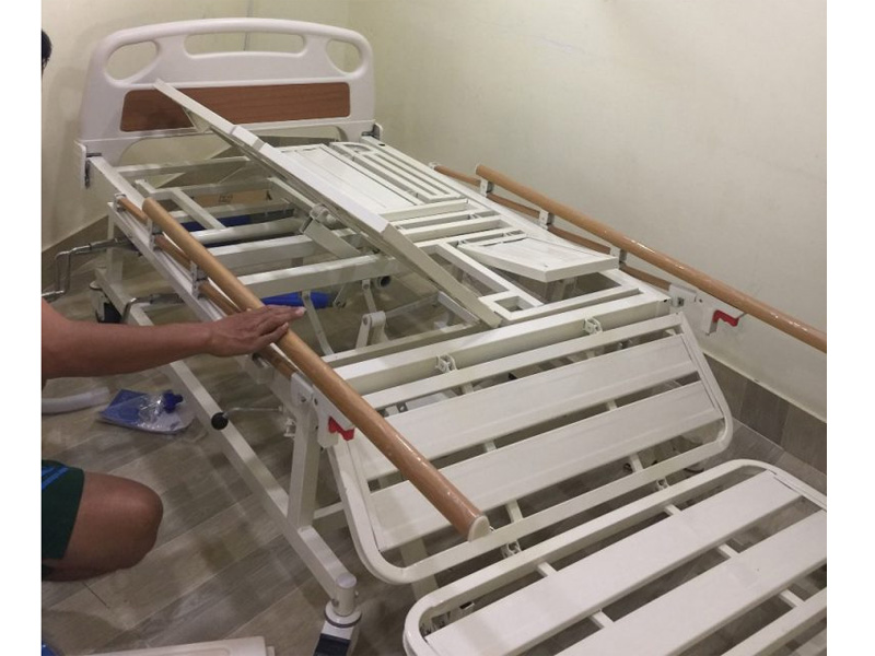 Giường bệnh nhân 4 tay quay E05