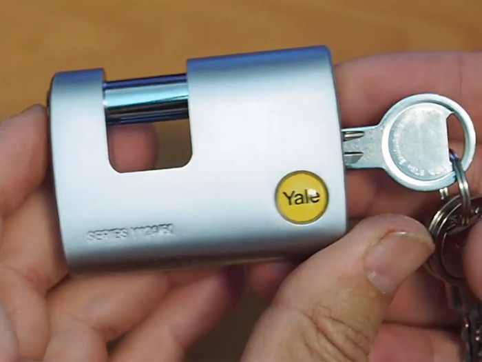 Ổ khóa cửa bấm