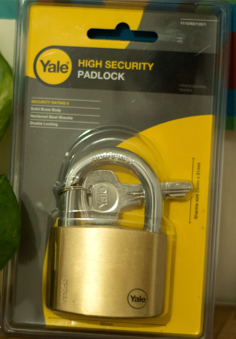 Khóa bấm Yale 