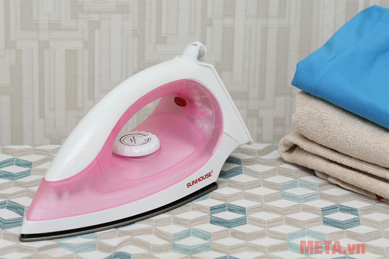 Bàn là khô Sunhouse SHD1072