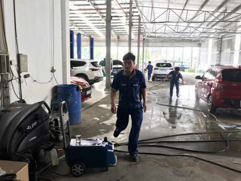 Máy rửa xe chuyên nghiệp