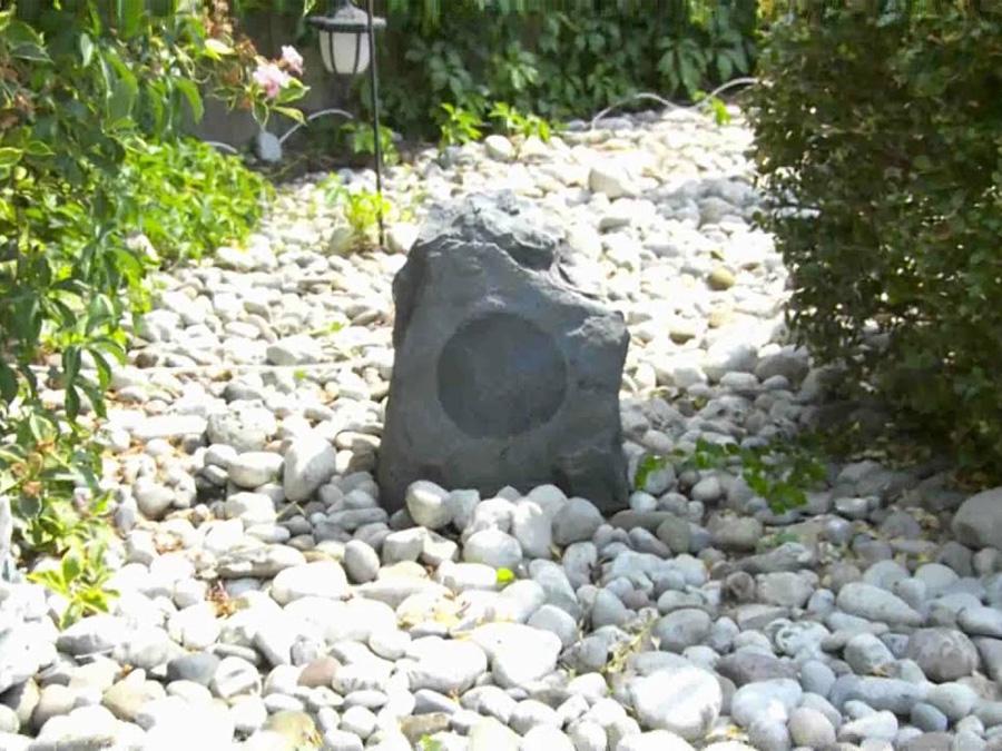Loa nghe nhạc ngoài trời  