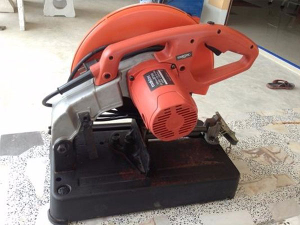 Máy cắt sắt bàn