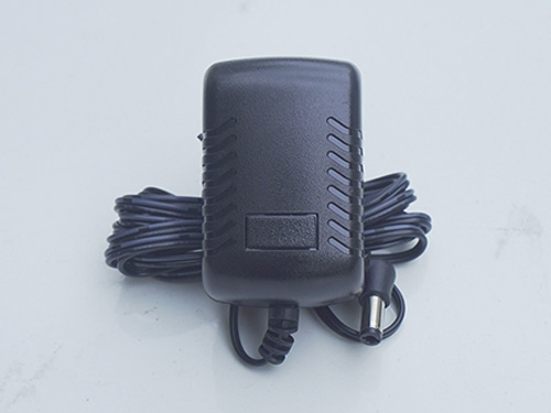 Máy bơm lốp xe ô tô dùng pin 