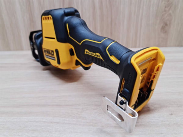 Máy cưa kiếm Dewalt DCS369B