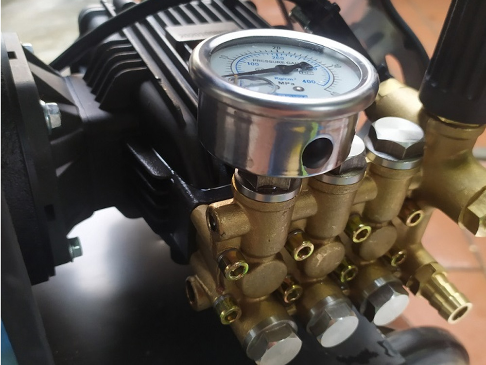 Máy rửa xe Fanton  