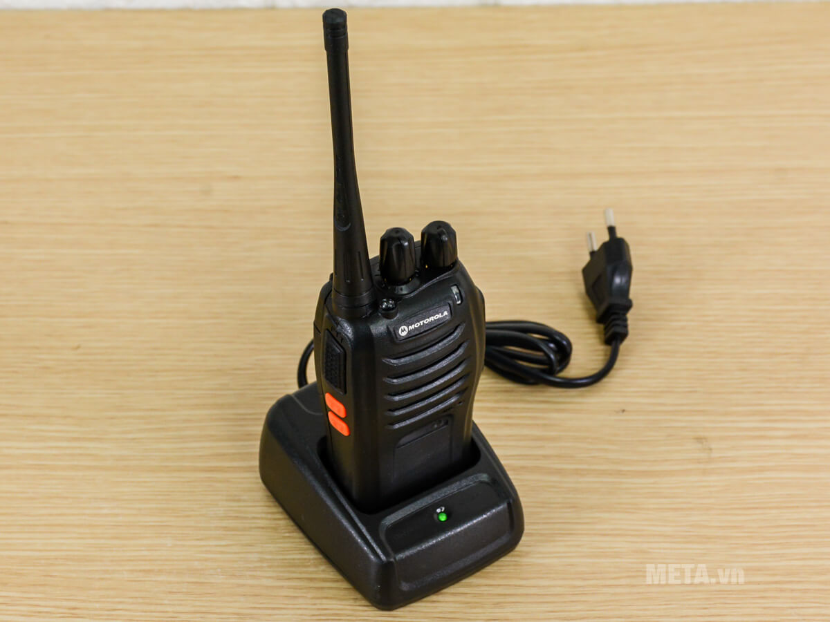 Cách sạc của máy bộ đàm Motorola GP668
