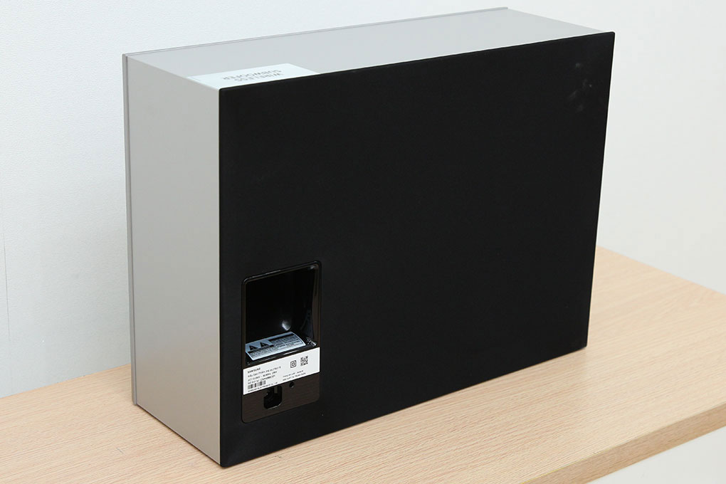 Loa sub có kích thước: Cao 33.2 cm - Rộng 50 cm - Sâu 16.1 cm