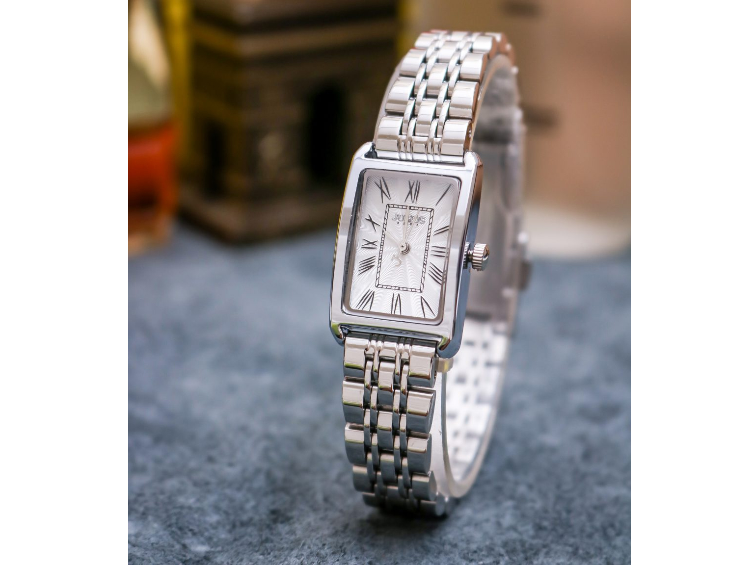 Đồng hồ thiết kế thời trang 