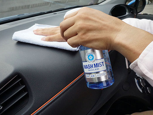 Chai xịt vệ sinh nội thất ô tô