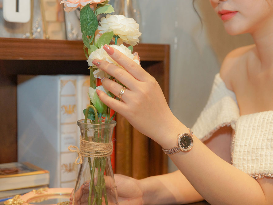 Đồng hồ nữ chính hãng