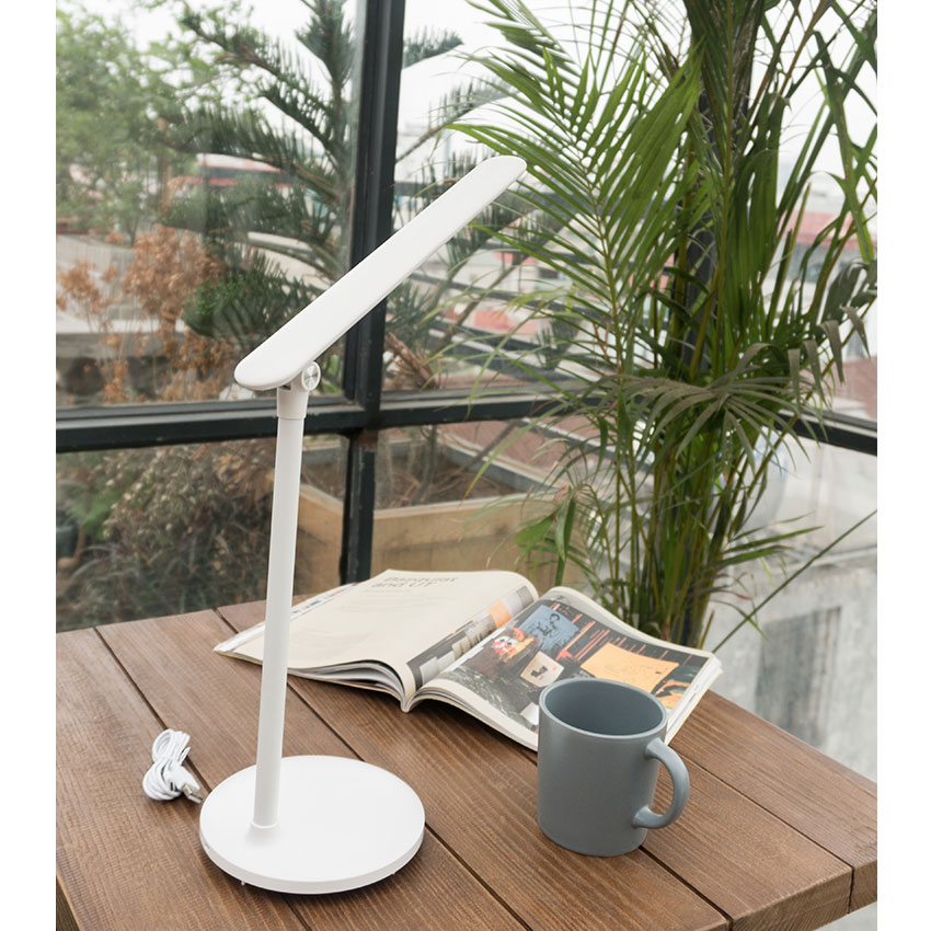 Đèn học chống cận Mocato Light M202 dễ dàng sử dụng