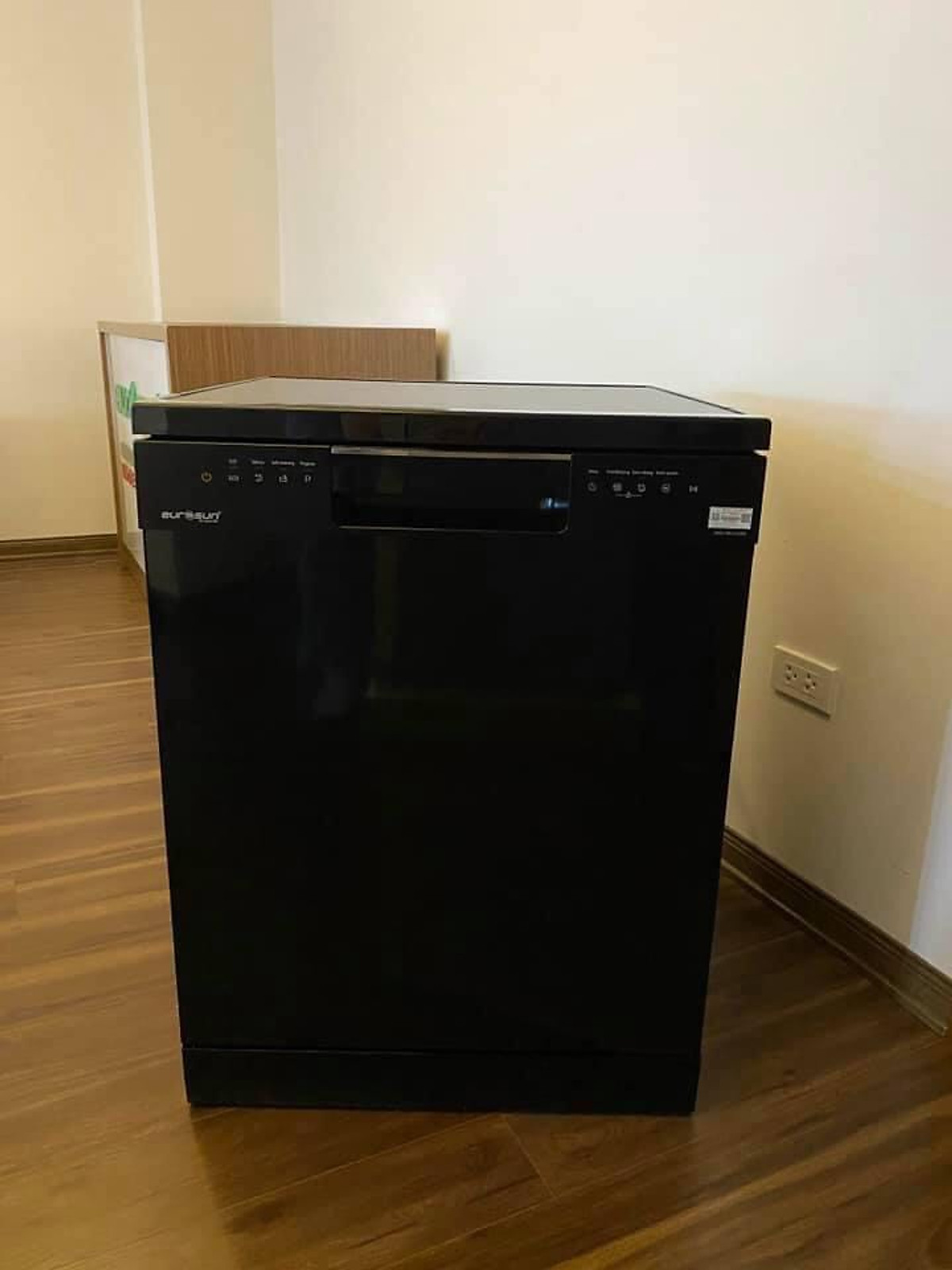 Máy rửa bát màu đen